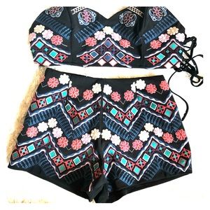 Floral Fashion Nova 2 piece short set!